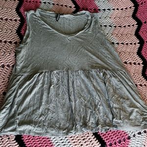 Cute gray flowy peplum tank top